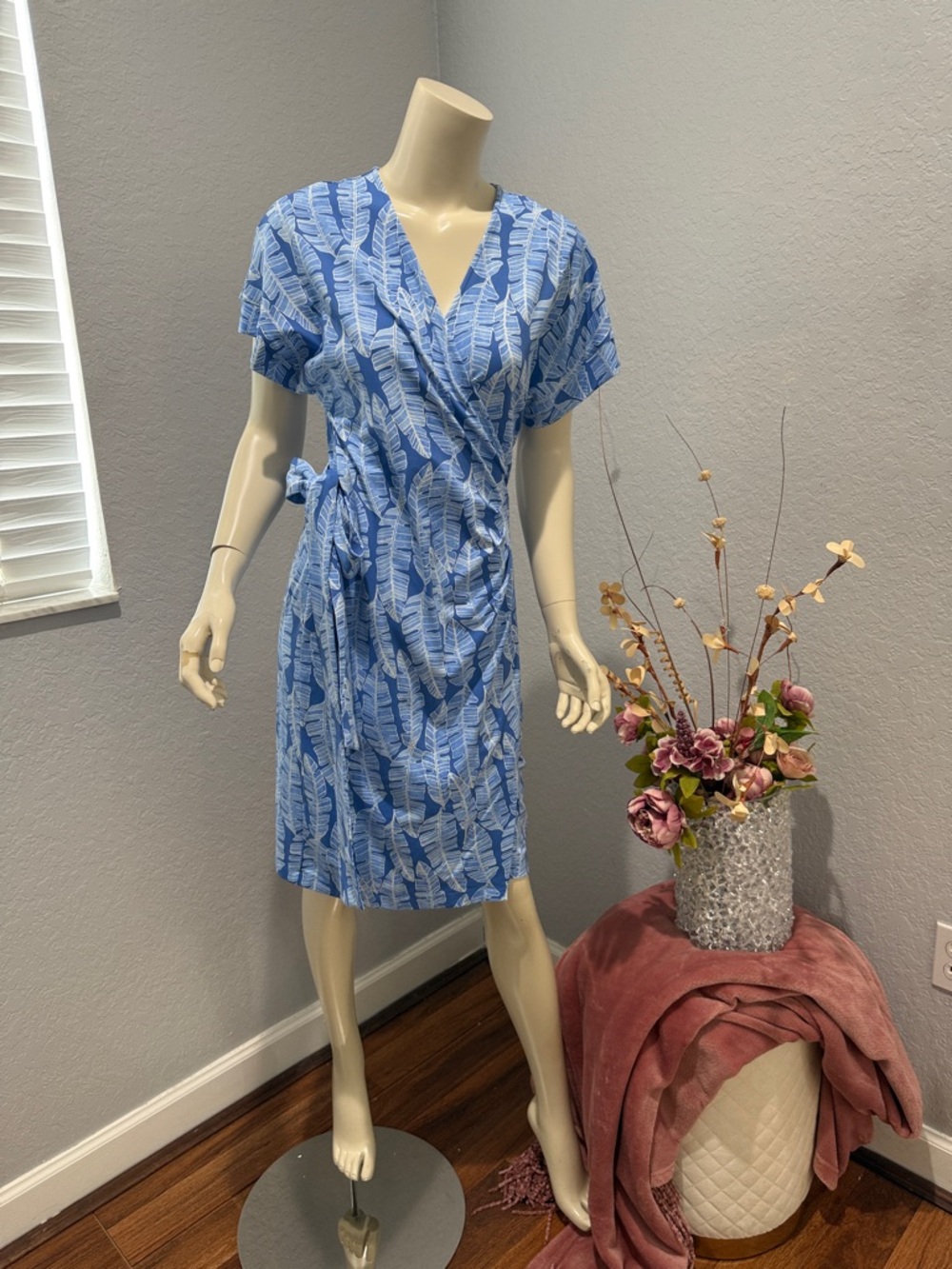 J. McLaughlin Blue and White Leaf Pattern Midi Dress